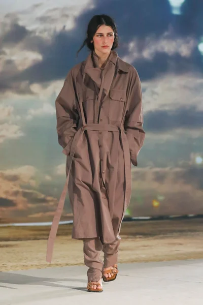 Look 25